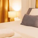 Bravissimo Auriga, Old Town Retreat